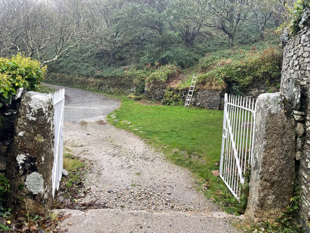 Exploring the History of Millcombe Drive’s Gate&nbsp;Posts